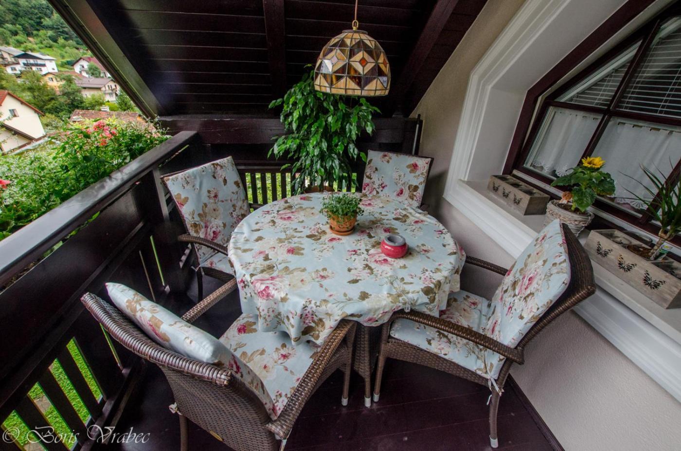 Apartmaji Urska Laško Exteriör bild