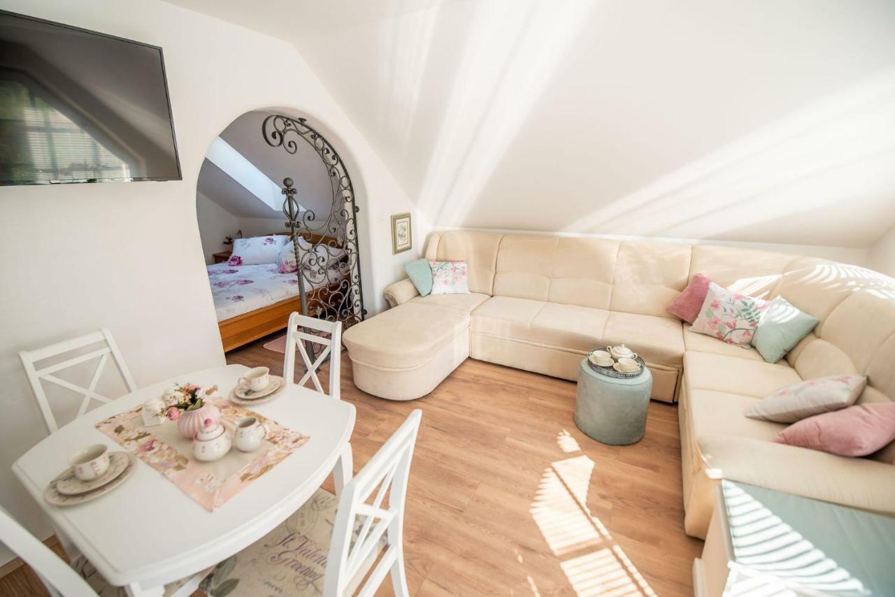 Apartmaji Urska Laško Exteriör bild