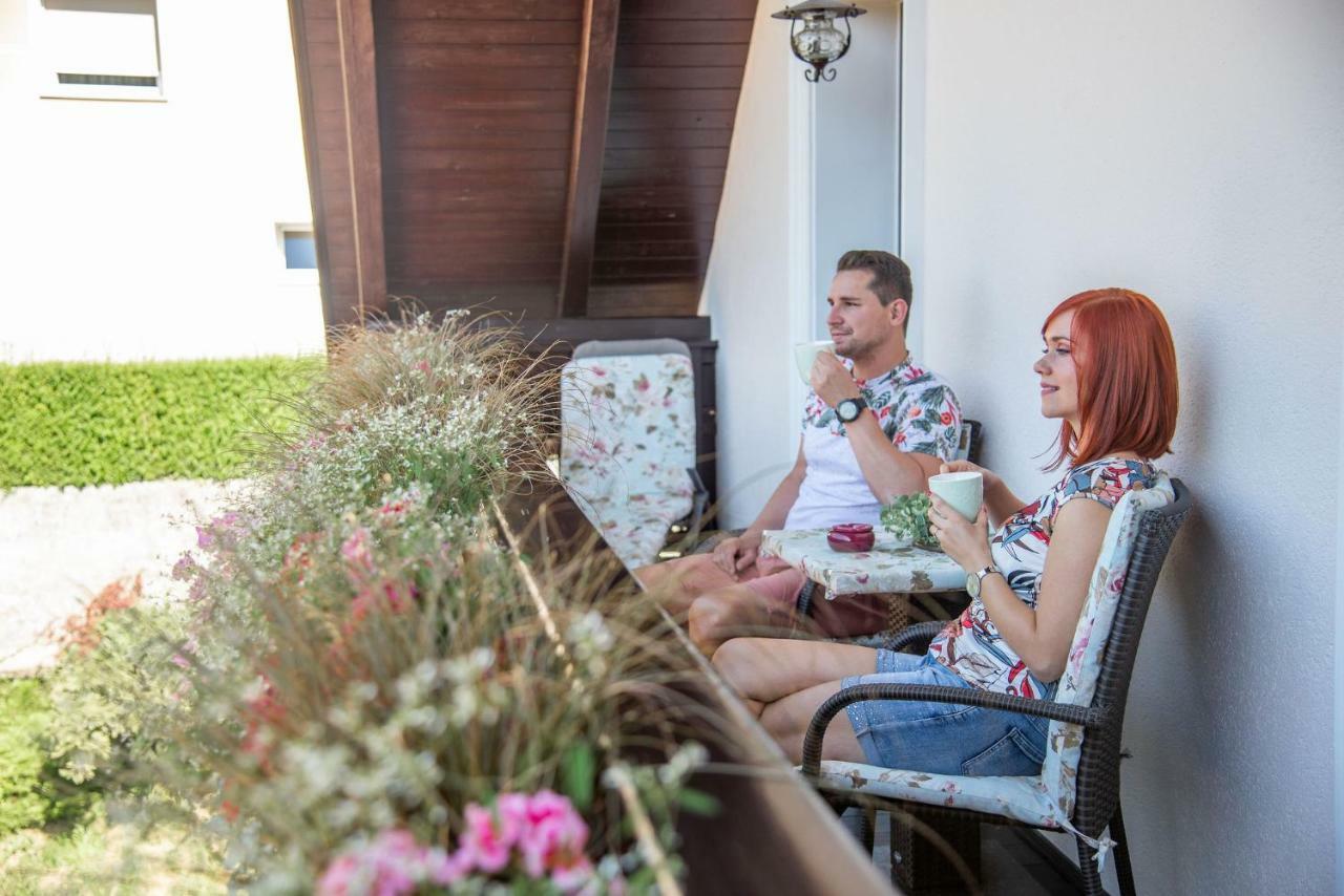 Apartmaji Urska Laško Exteriör bild